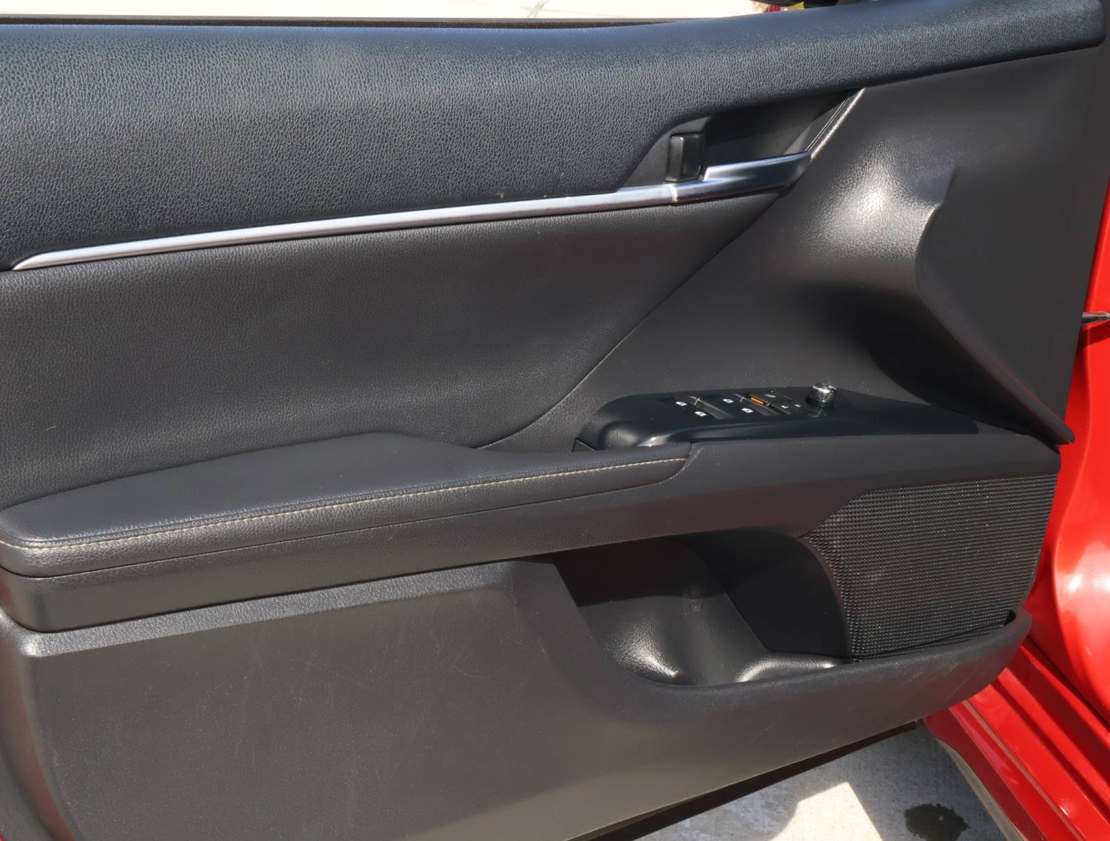 Used 2020 Toyota Camry XSE FWD image 15