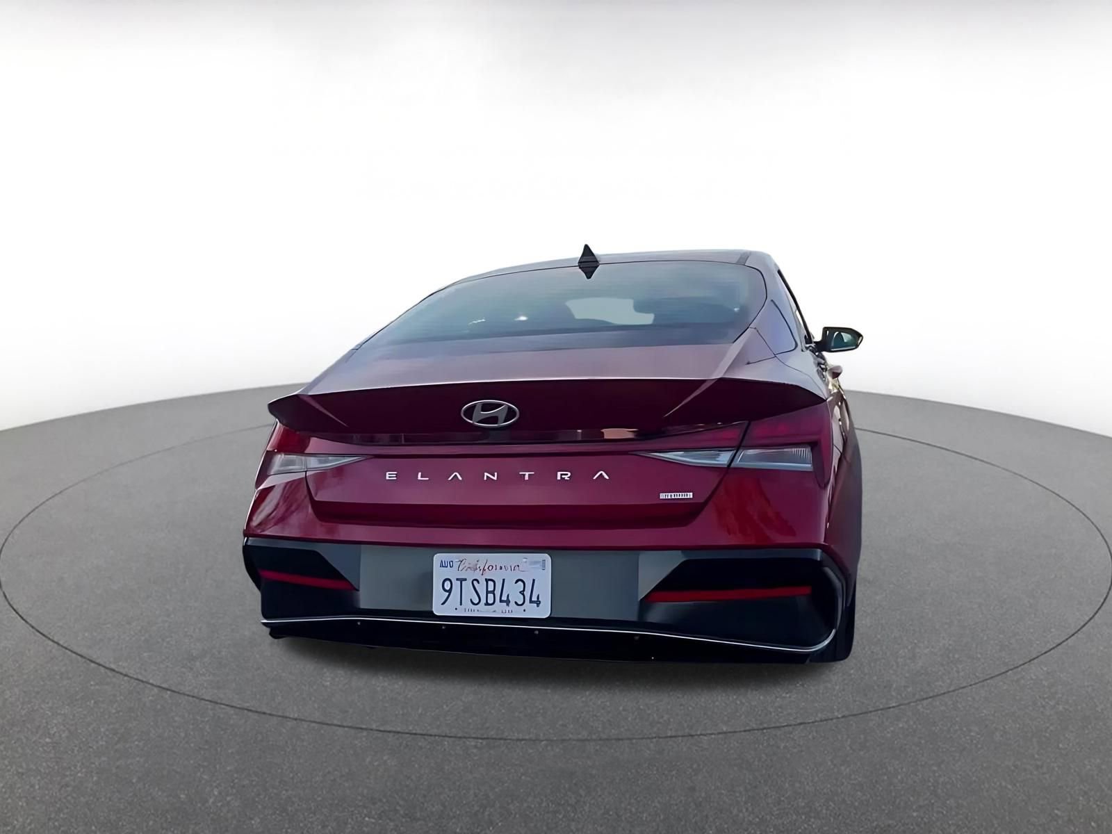 Used 2025 Hyundai Elantra Limited image 11