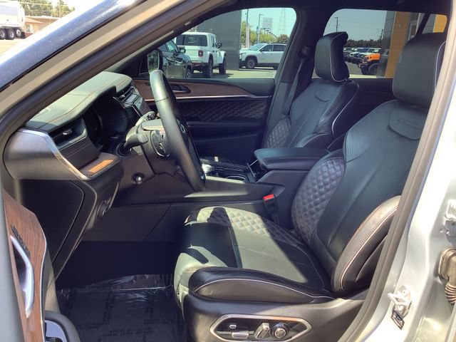 Used 2024 Jeep Grand Cherokee Summit AWD/4WD image 8