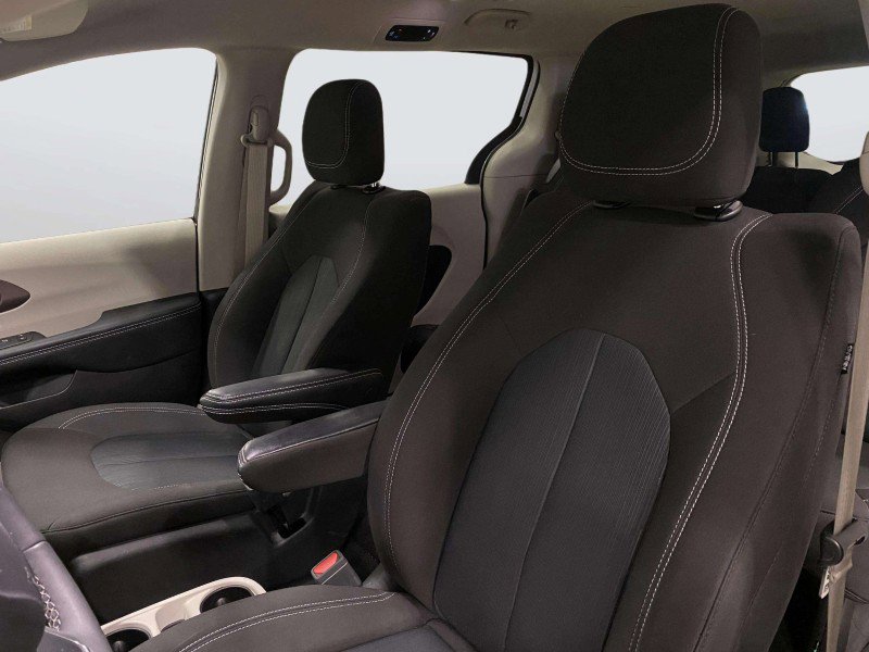 Used 2022 Chrysler Voyager LX FWD image 31