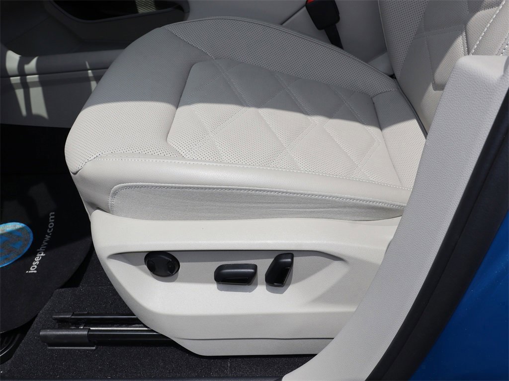 New 2025 Volkswagen Atlas SE image 13