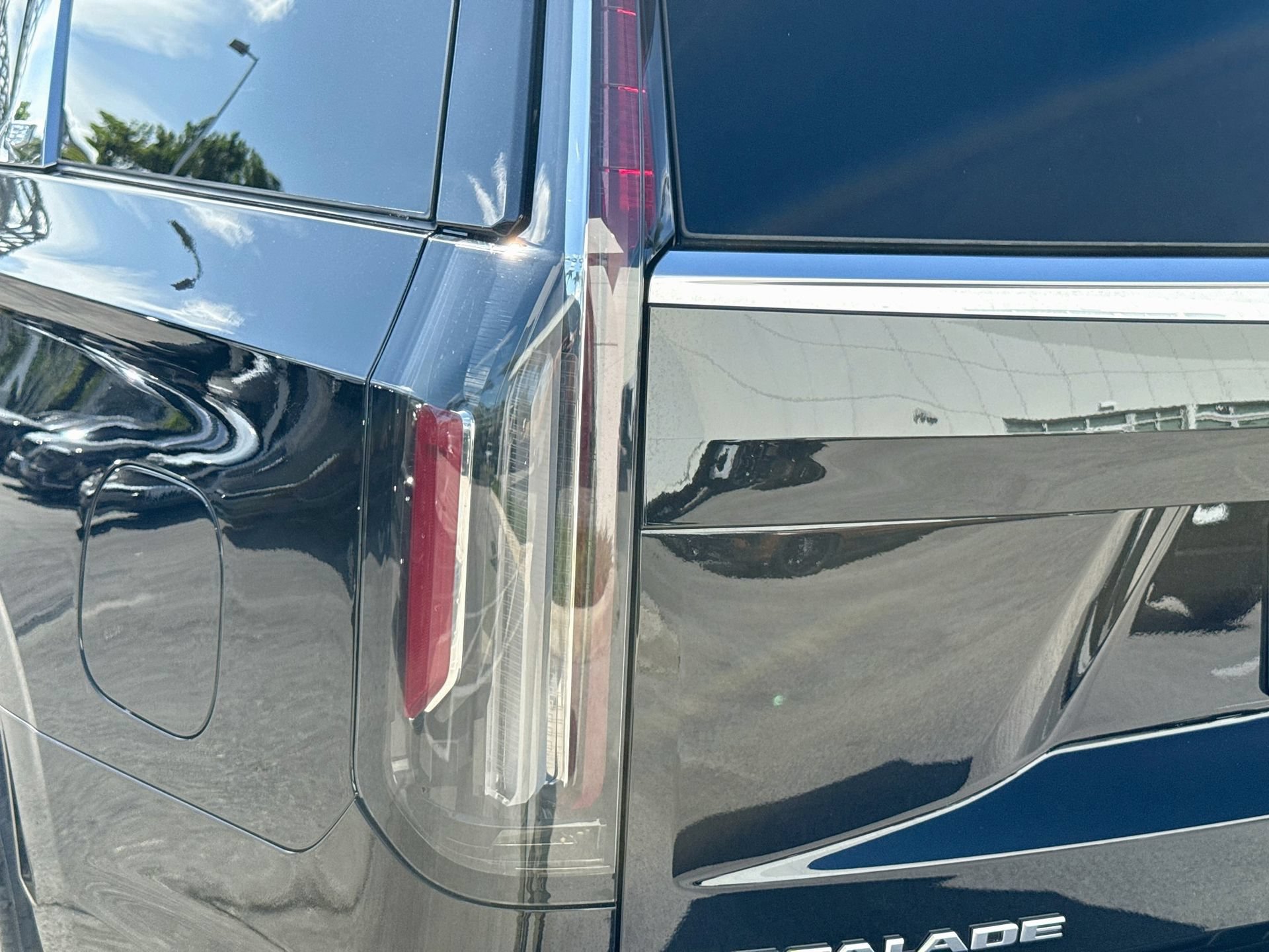 Used 2024 Cadillac Escalade Luxury AWD/4WD image 10