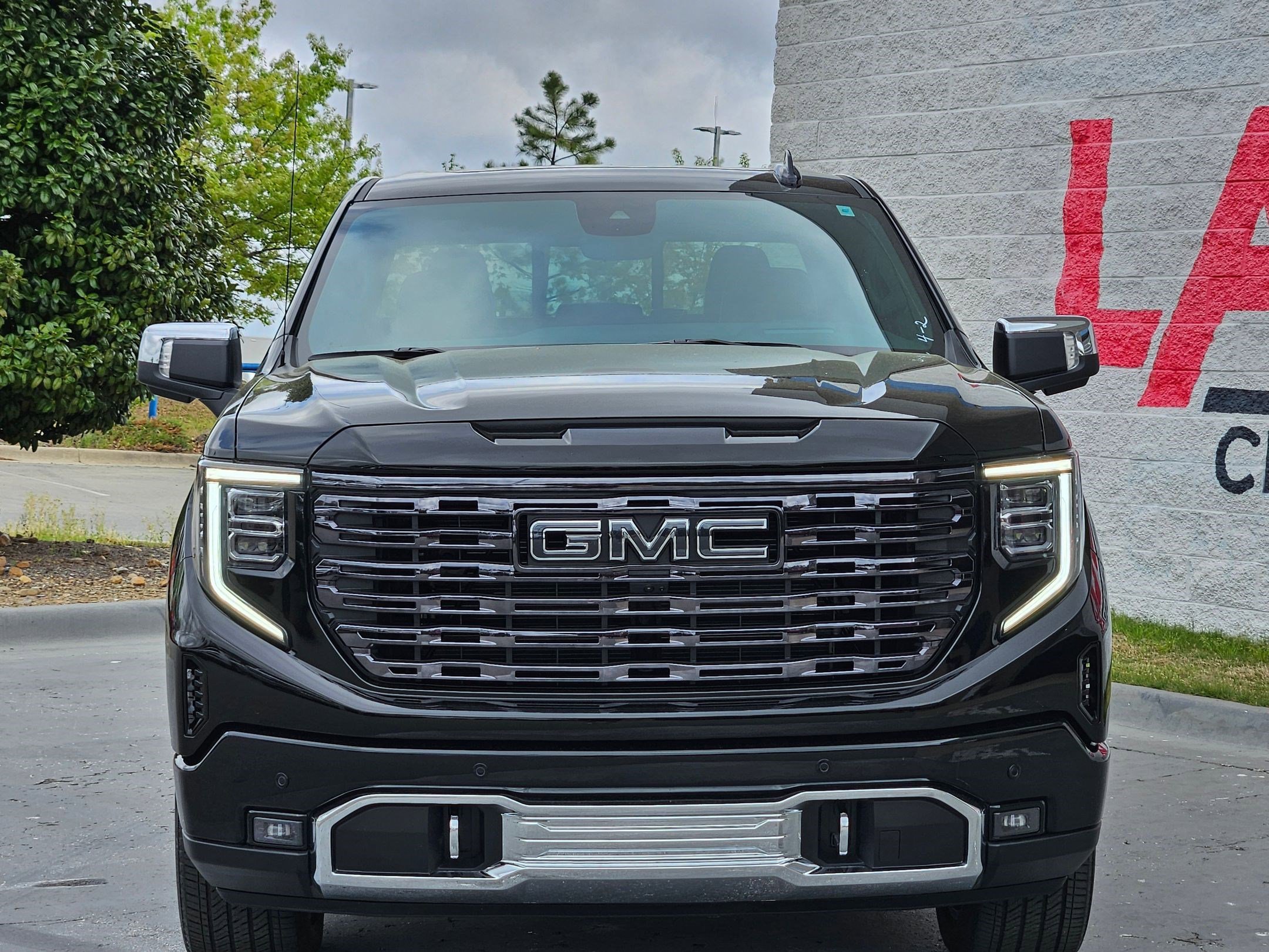 Used 2025 GMC Sierra 1500 Denali Ultimate AWD/4WD image 2