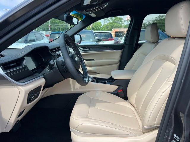 Used 2024 Jeep Grand Cherokee Limited AWD/4WD image 16