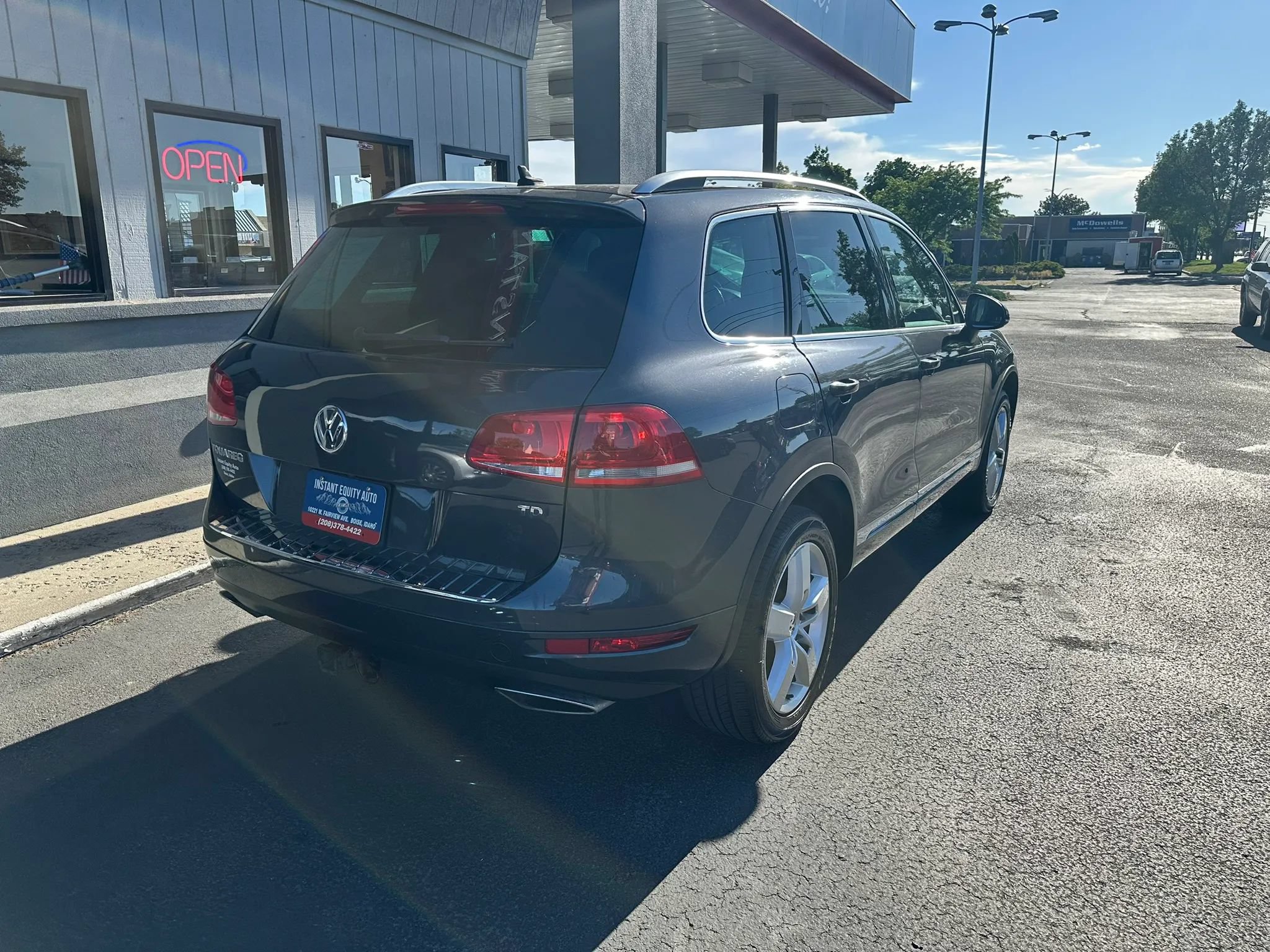 Used 2014 Volkswagen Touareg TDI AWD/4WD image 25