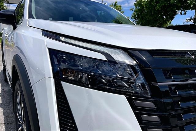 New 2026 Nissan Pathfinder Platinum AWD/4WD image 16