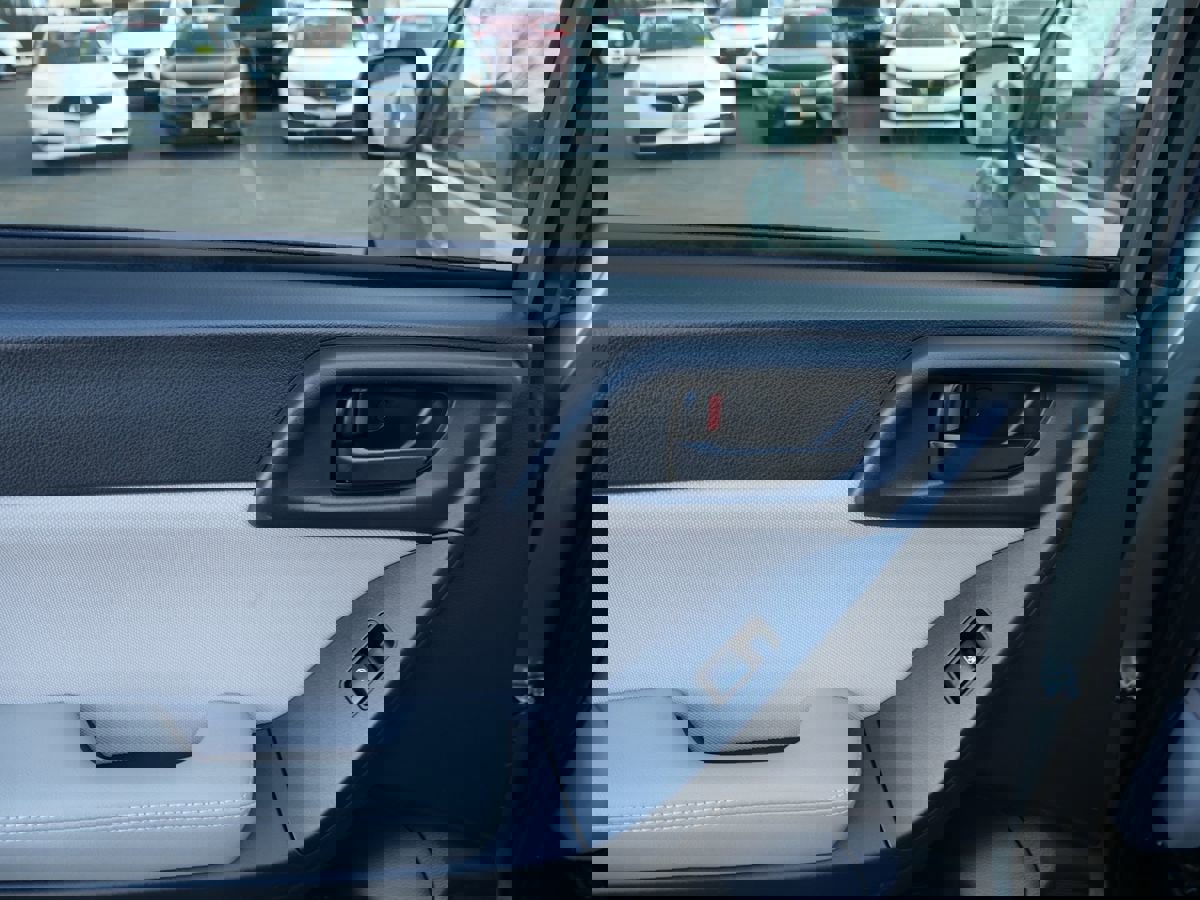 Used 2016 Subaru Forester 2.5i Premium w/ All-Weather Package image 23