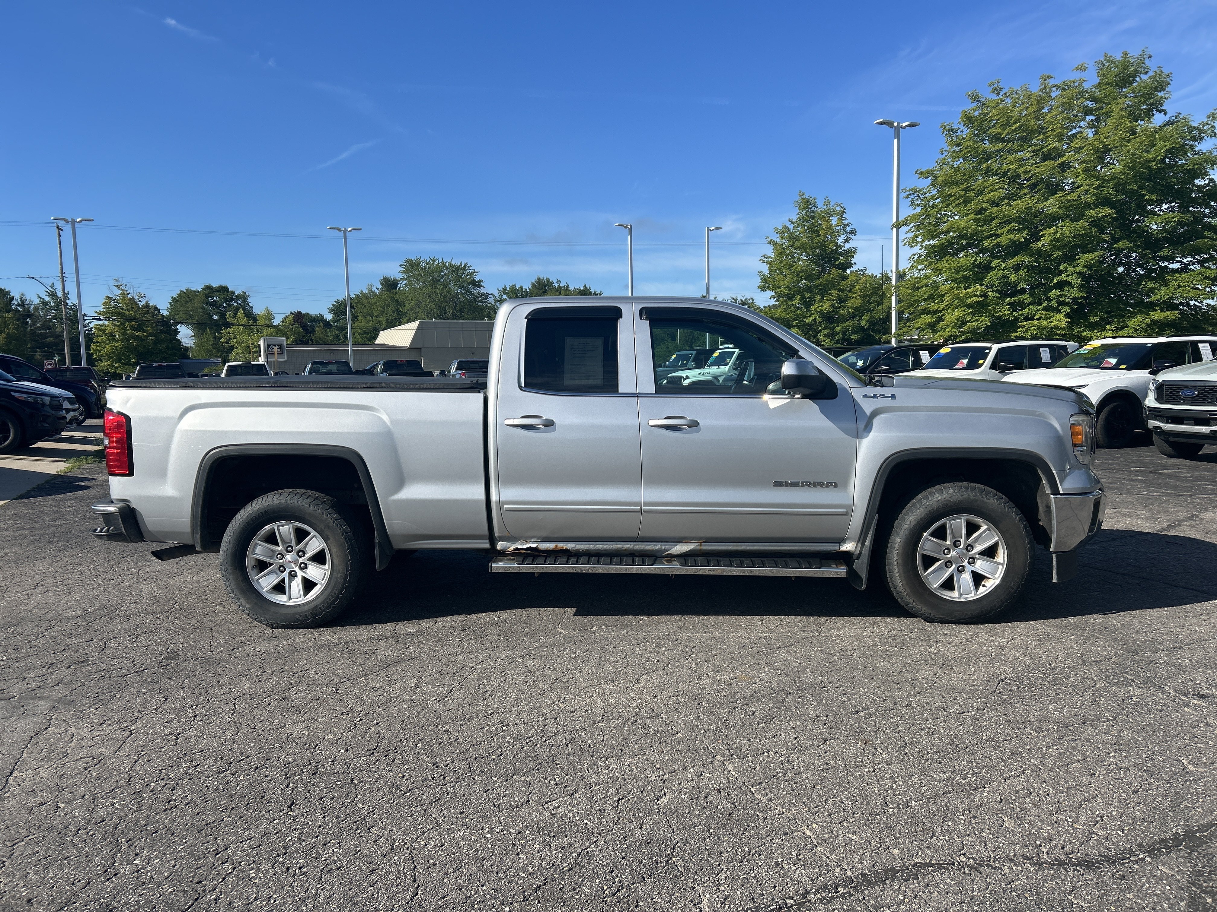 Used 2015 GMC Sierra 1500 SLE w/ SLE Value Package AWD/4WD image 4
