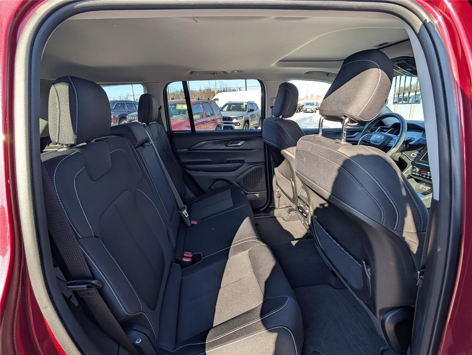 Used 2023 Jeep Grand Cherokee Laredo X image 11