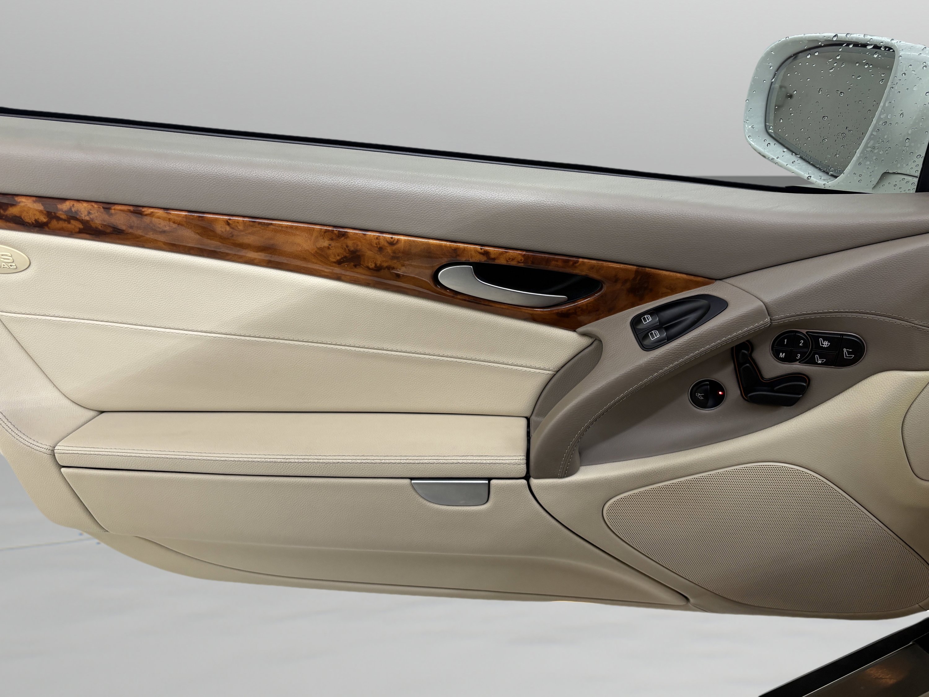 Used 2011 Mercedes-Benz SL 550 image 33