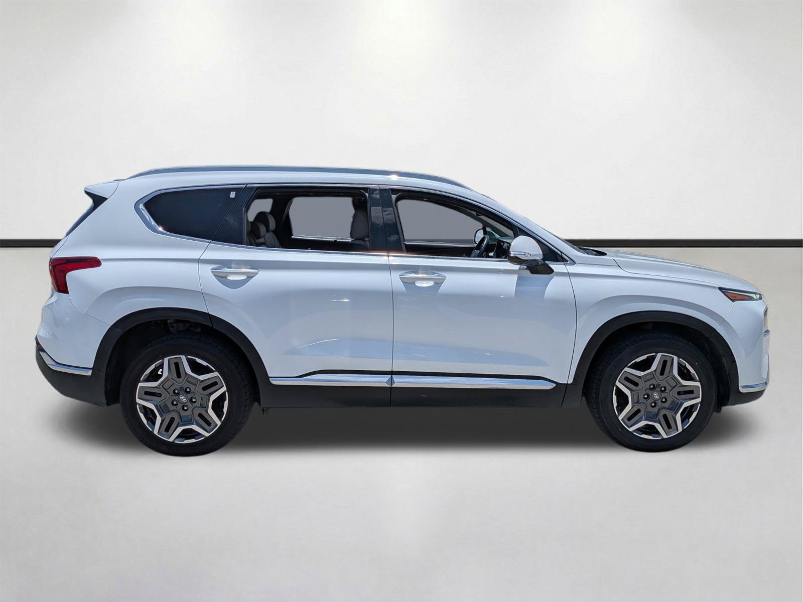 Used 2023 Hyundai Santa Fe Limited w/ Cargo Package FWD image 3