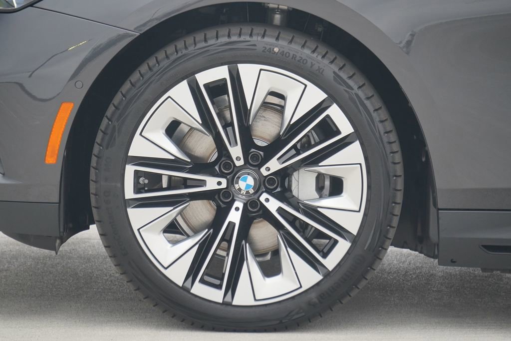 Used 2026 BMW i5 eDrive40 image 5