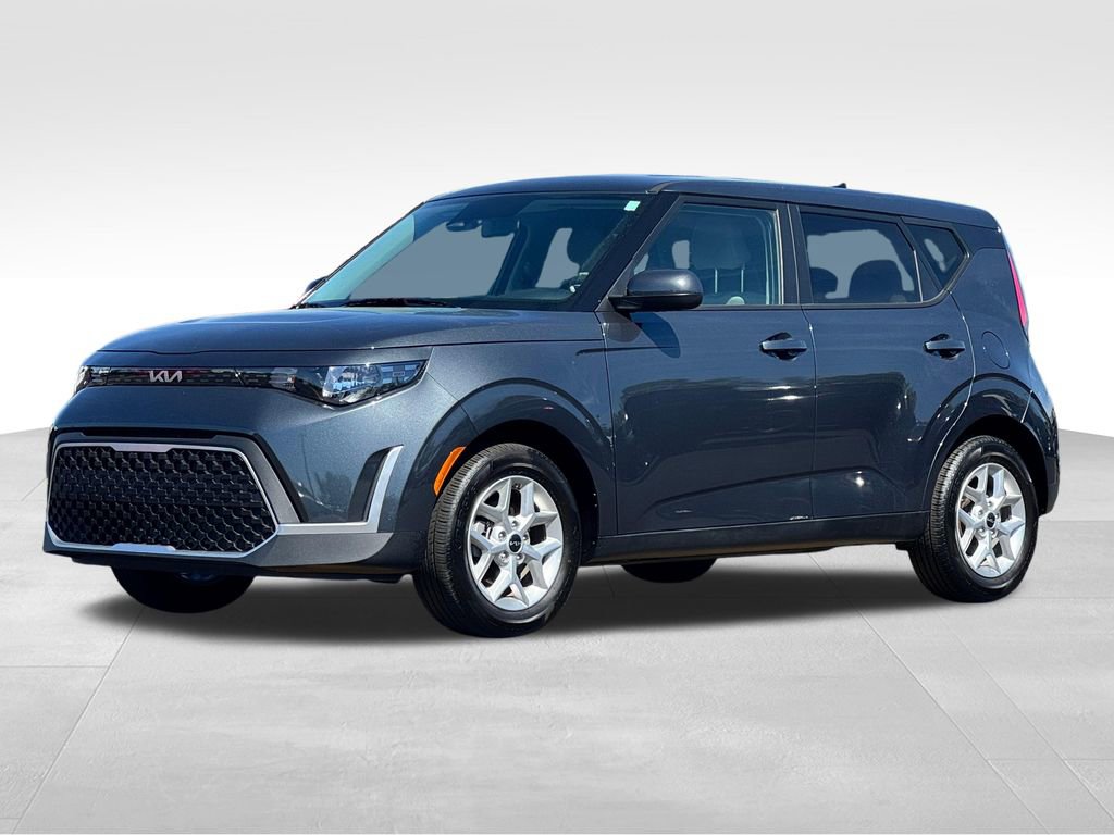 Used 2025 Kia Soul LX w/ LX Technology Package FWD image 3
