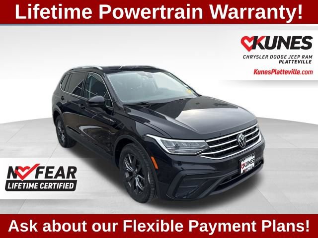 Used 2022 Volkswagen Tiguan SE w/ Panoramic Sunroof Package image 3