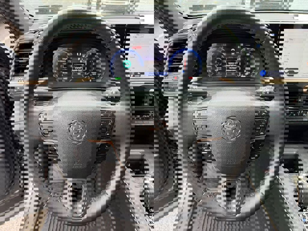 Certified 2023 Toyota Crown XLE image 15