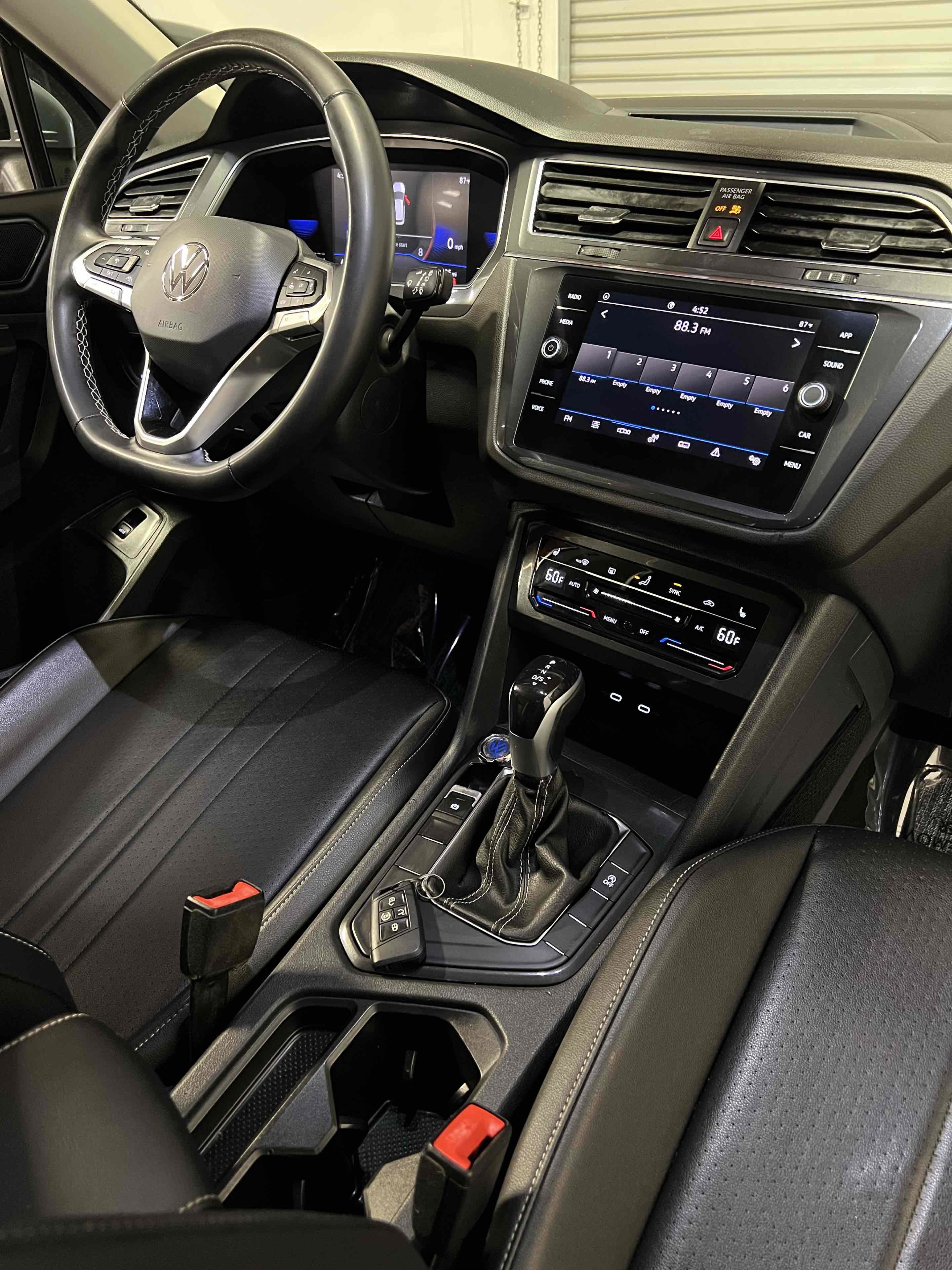 Used 2022 Volkswagen Tiguan SE image 49