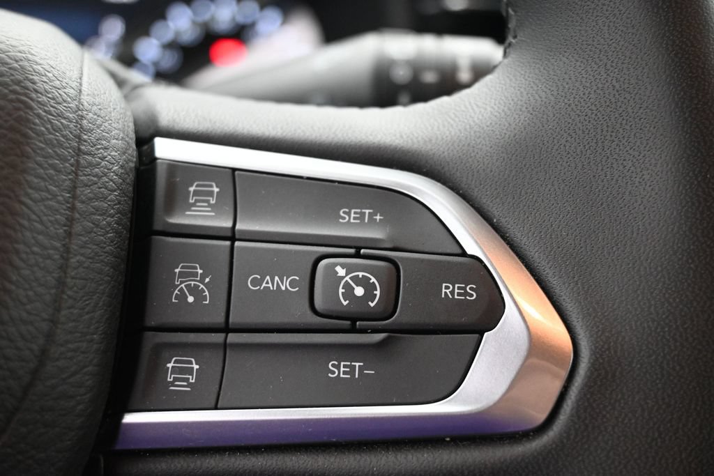 Used 2025 Jeep Compass Limited AWD/4WD image 17