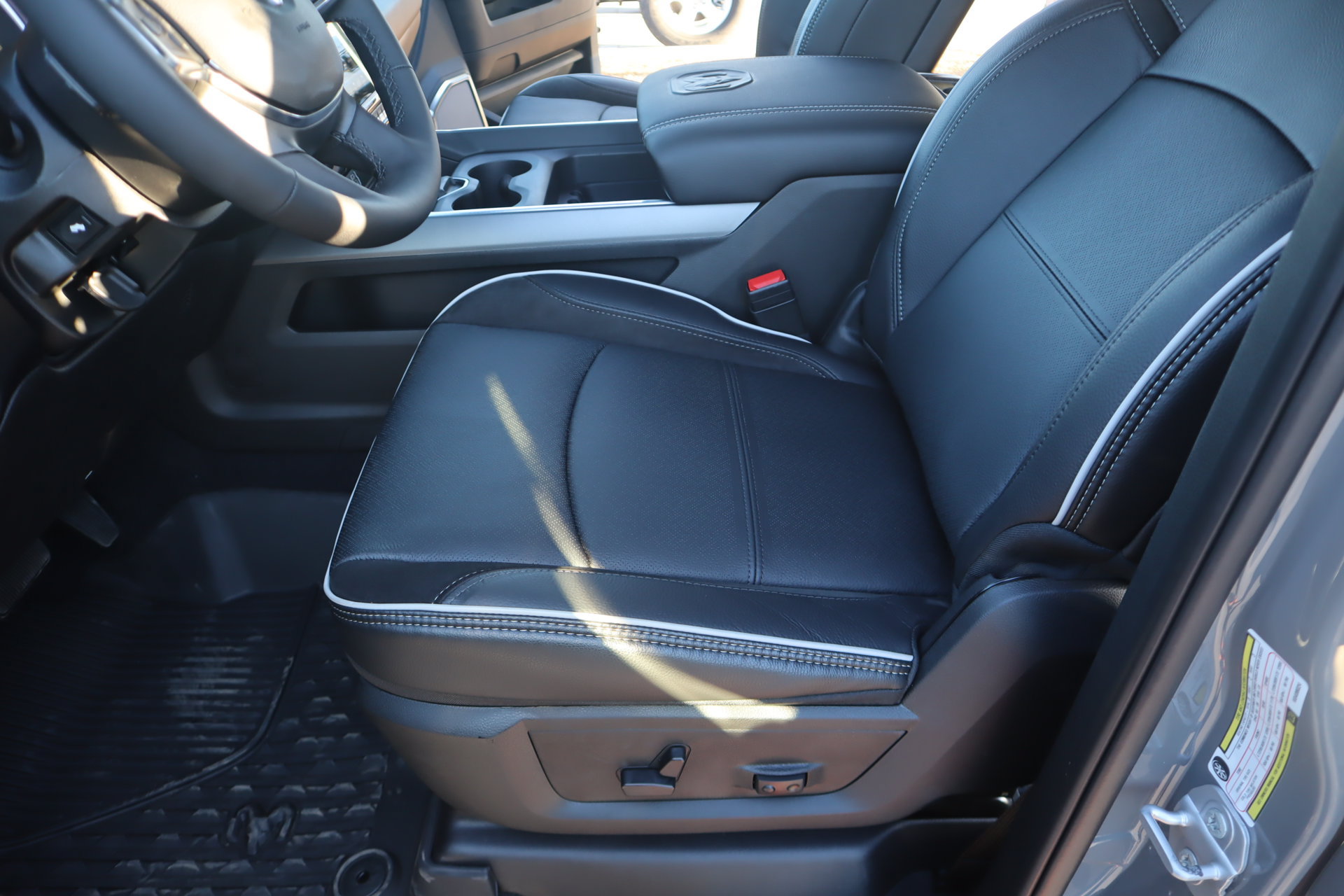 New 2027 RAM 3500 Laramie AWD/4WD image 12