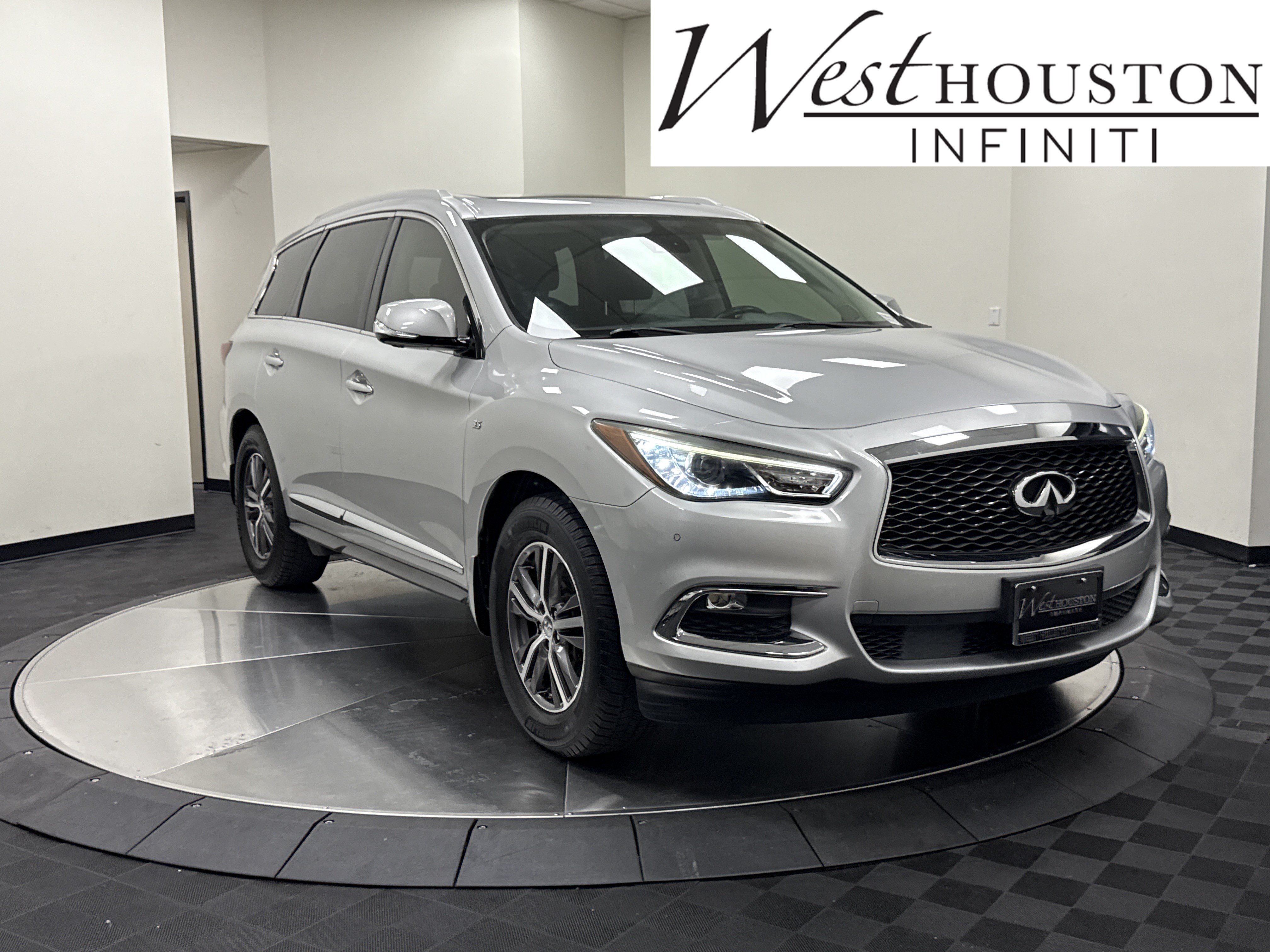 Used 2019 INFINITI QX60 Luxe w/ Essential Package