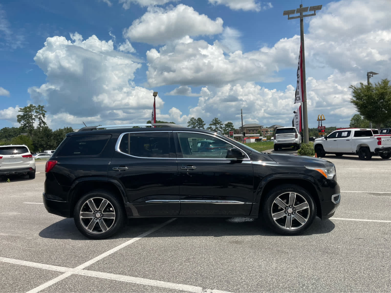 Used 2018 GMC Acadia Denali w/ Technology Package AWD/4WD image 4