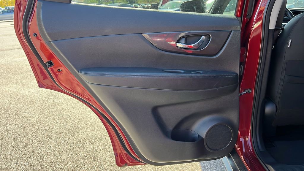 Used 2020 Nissan Rogue SV image 29