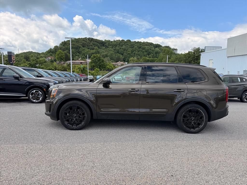 Used 2022 Kia Telluride EX w/ EX Premium Package AWD/4WD image 4