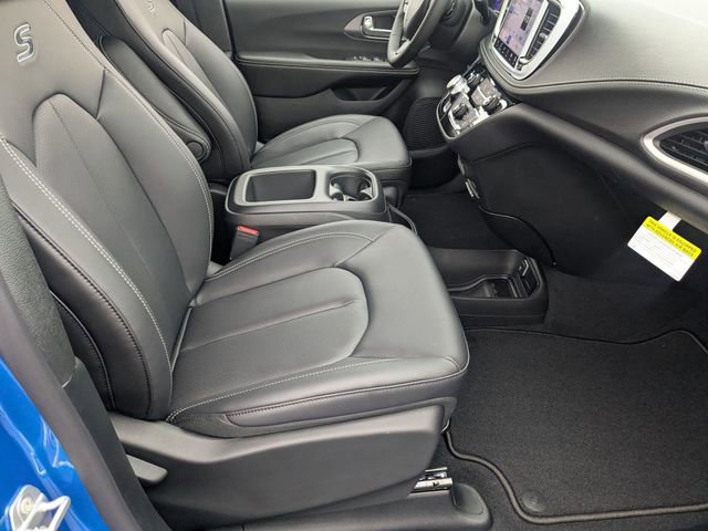 New 2026 Chrysler Pacifica Select w/ S Appearance Package image 33