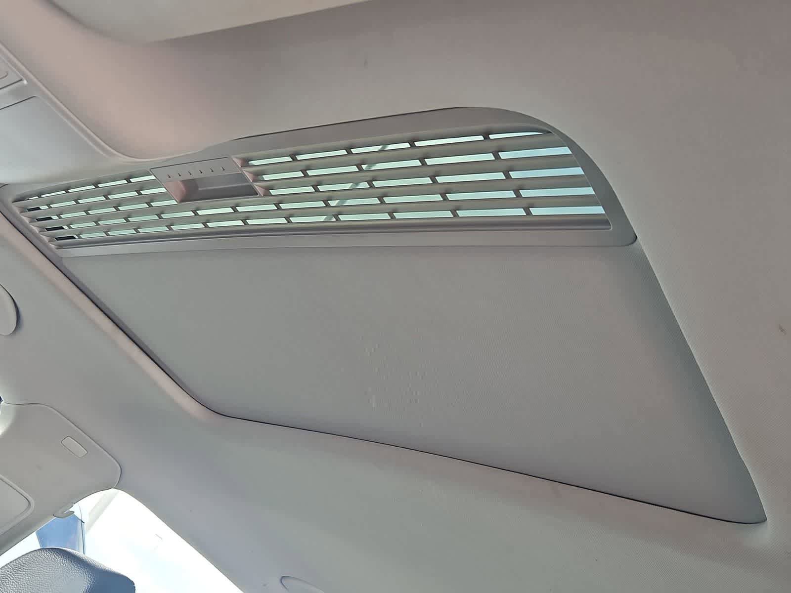 Used 2010 Volkswagen Passat Komfort FWD image 19