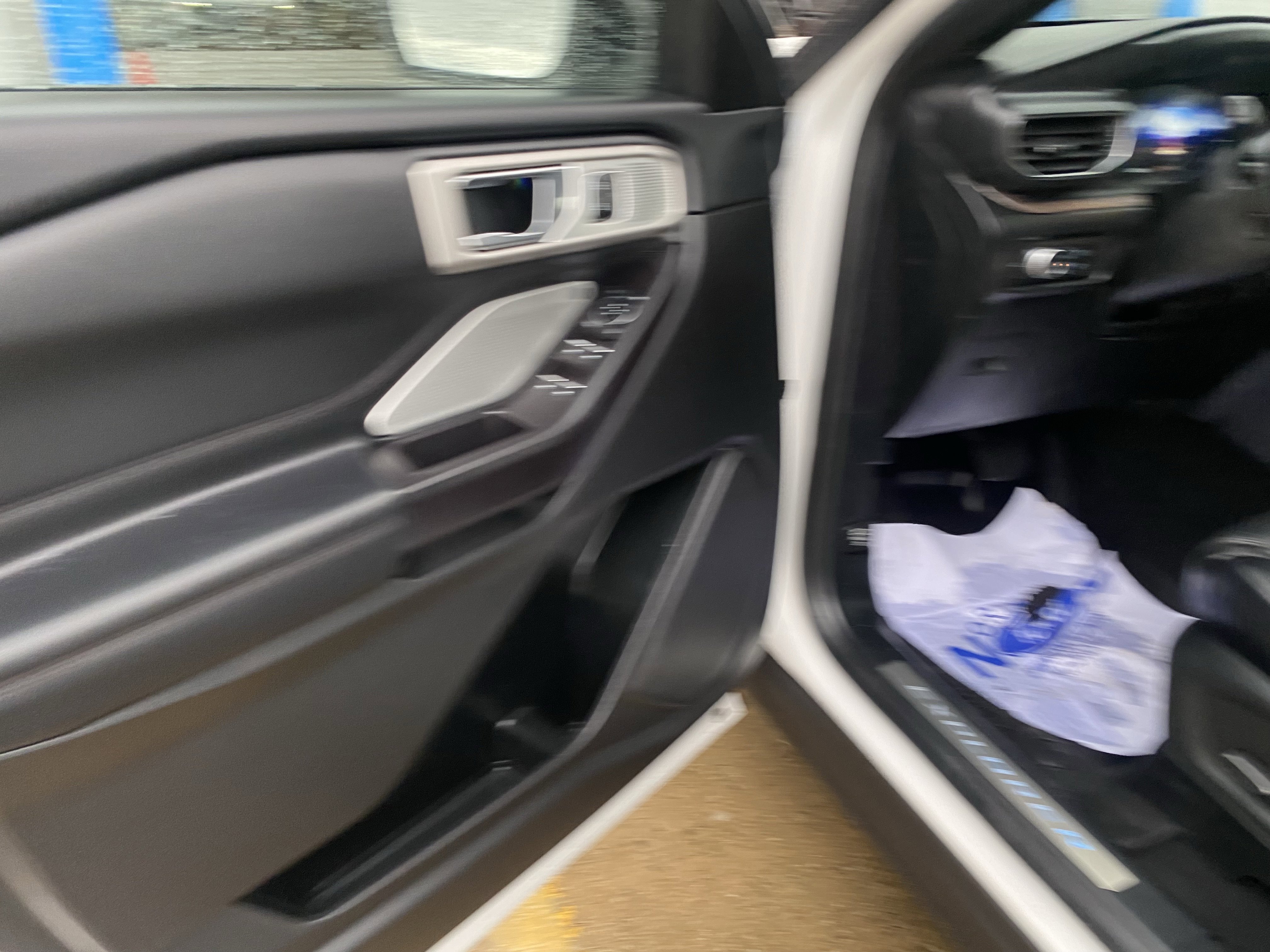 Used 2020 Ford Explorer Platinum w/ Premium Technology Package AWD/4WD image 16