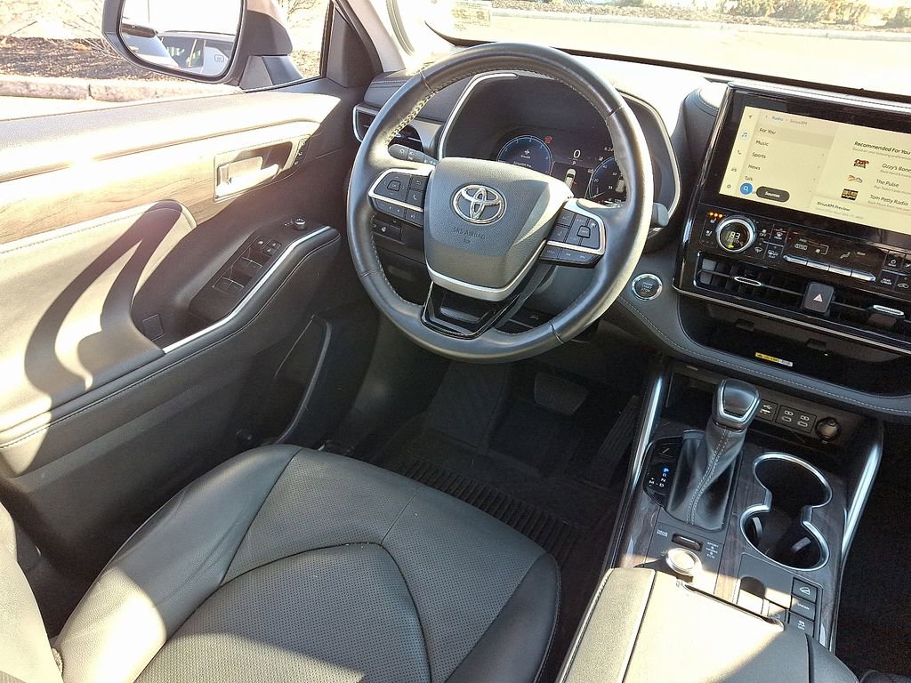Used 2023 Toyota Highlander Limited image 15