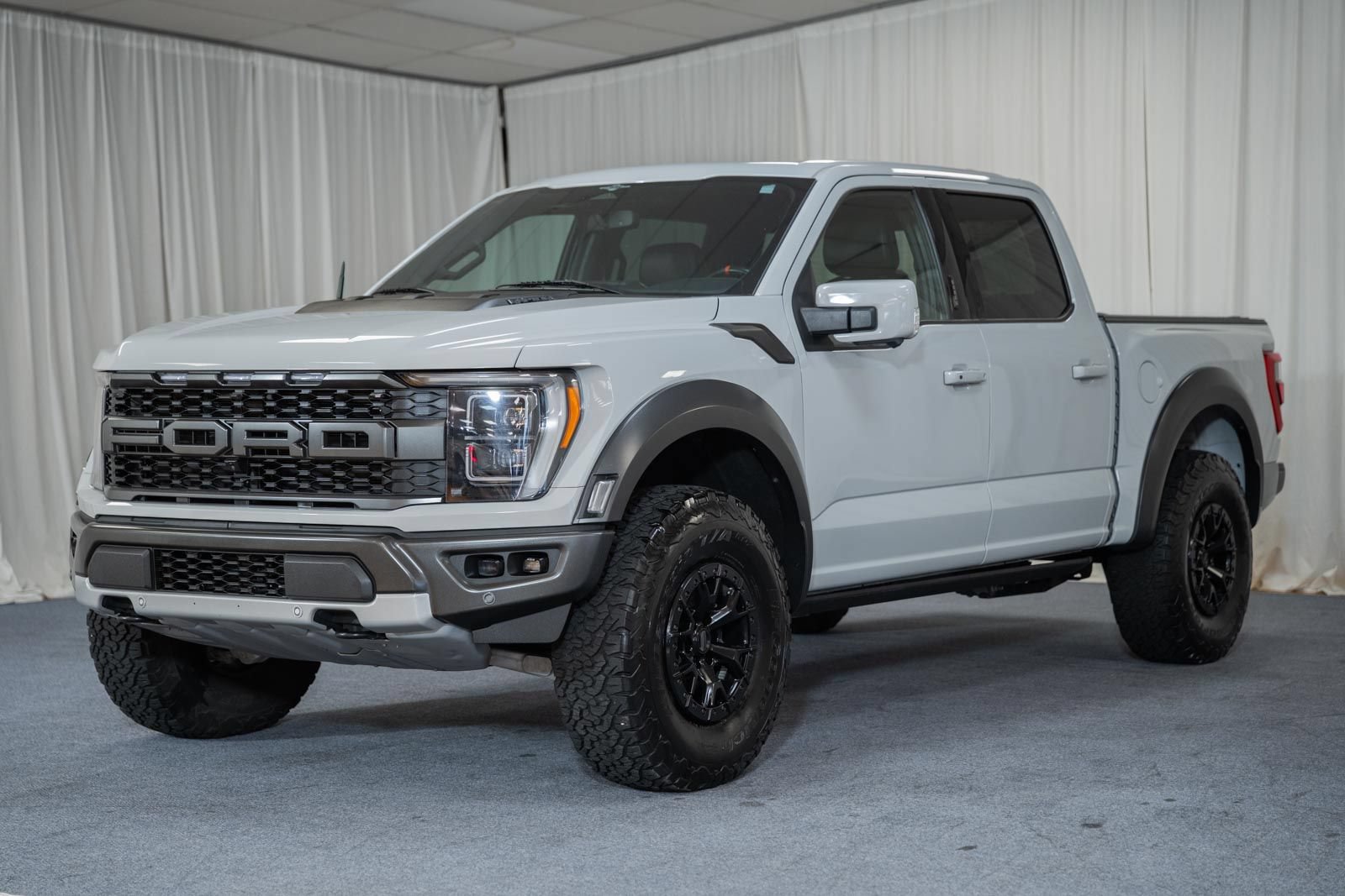 Used 2023 Ford F150 Raptor w/ Raptor 37 Performance Package AWD/4WD image 3