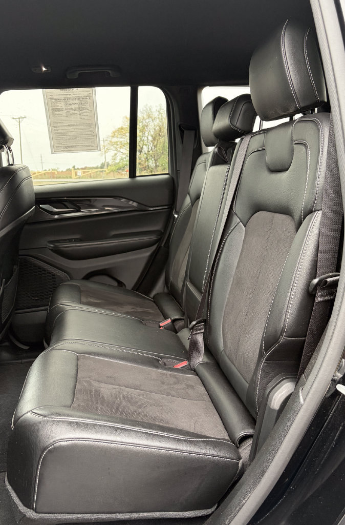 Used 2023 Jeep Grand Cherokee Altitude AWD/4WD image 18