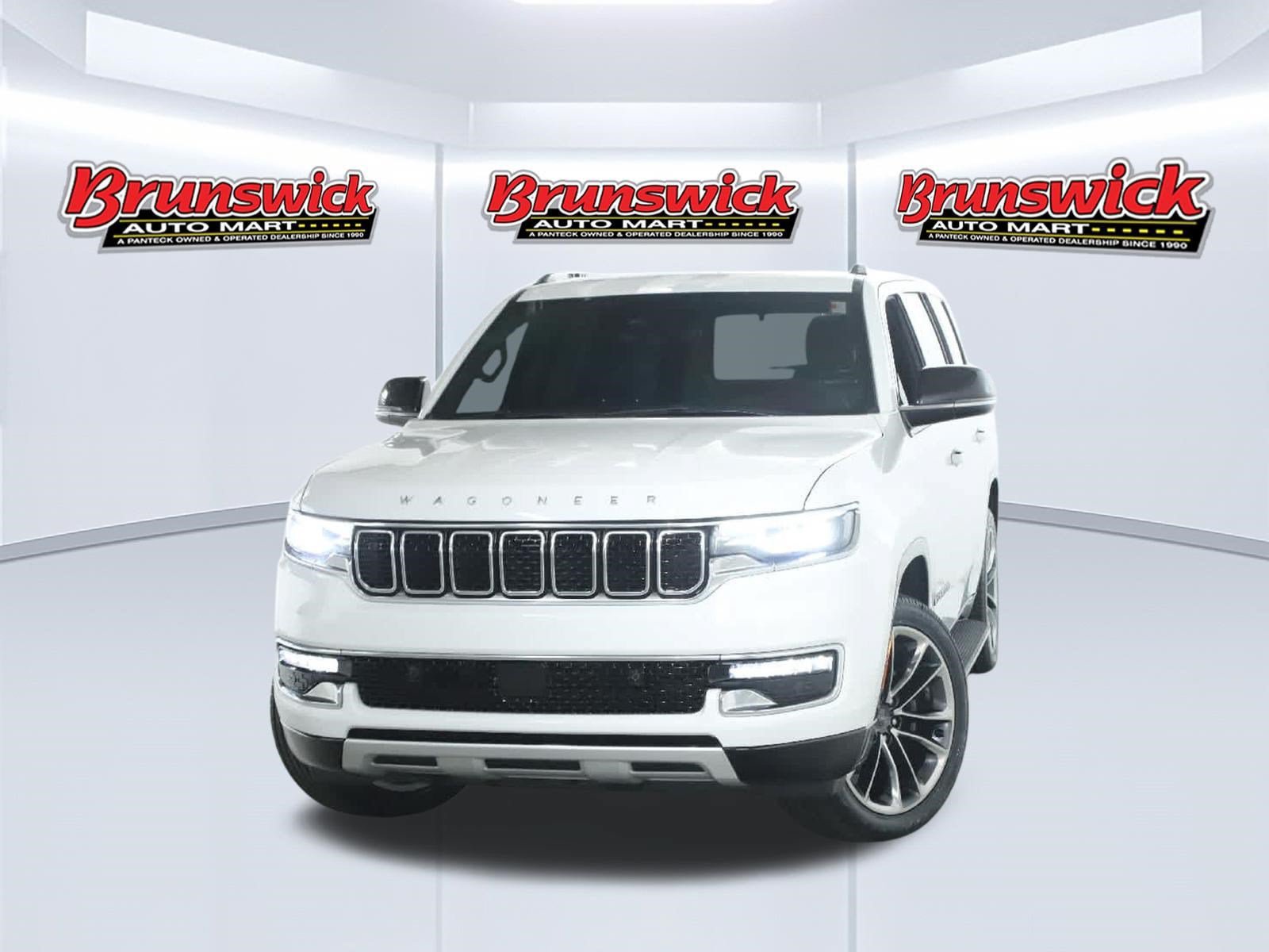 Used 2024 Jeep Wagoneer Series II w/ Premium Group I AWD/4WD image 3