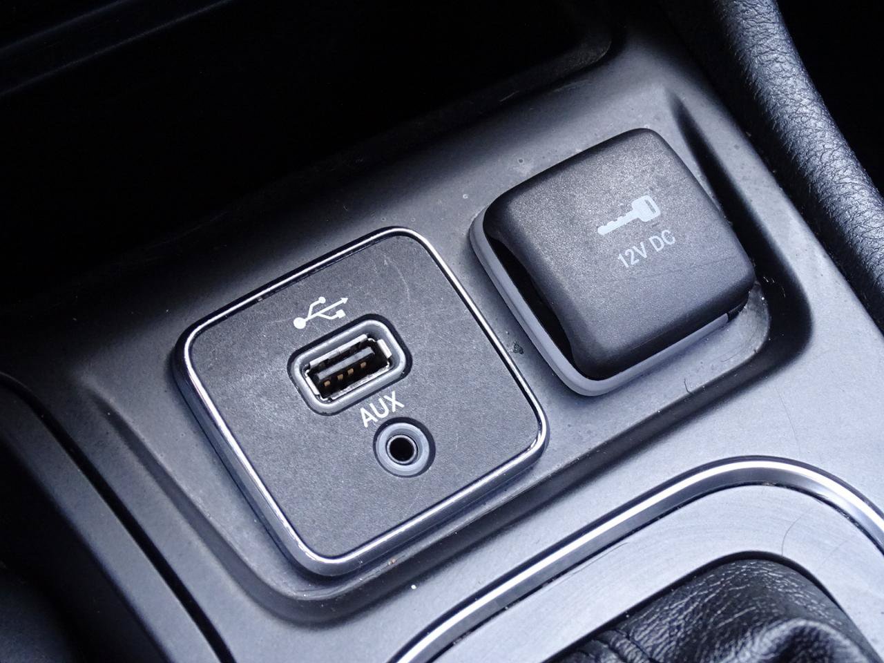 Used 2019 Jeep Cherokee Latitude Plus FWD image 29