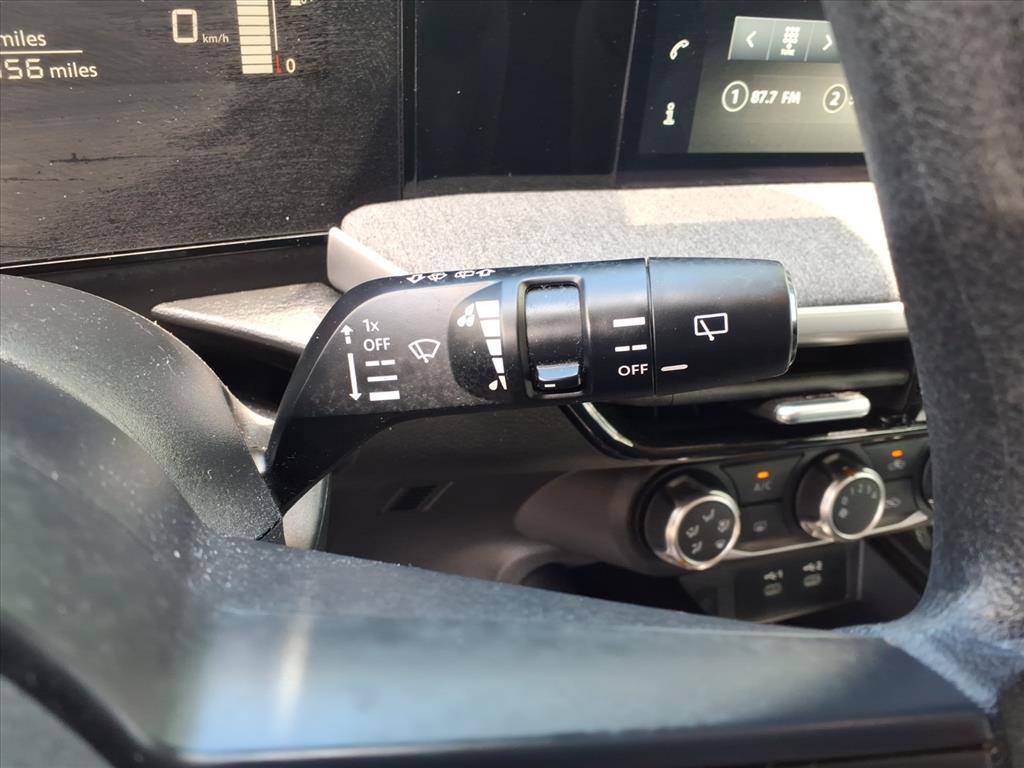 Used 2025 Nissan Kicks SV AWD/4WD image 21