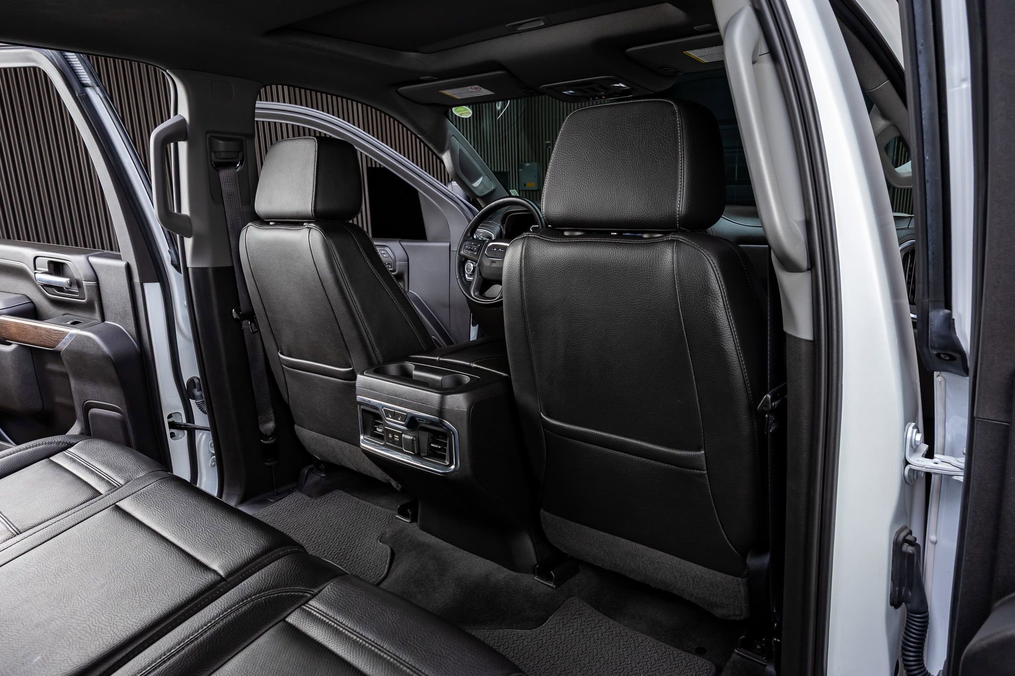 Used 2023 GMC Sierra 3500 Denali w/ Denali Ultimate Package image 32