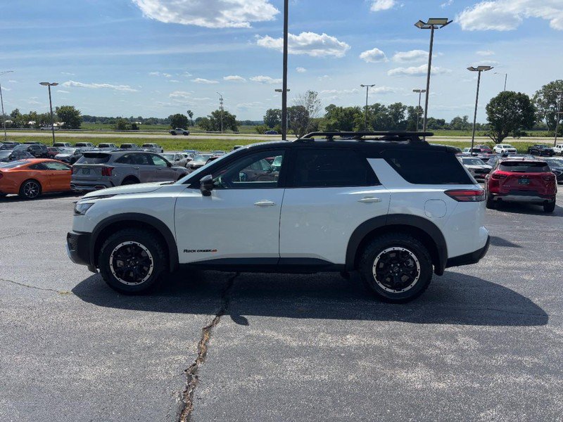 Used 2024 Nissan Pathfinder SV AWD/4WD image 2