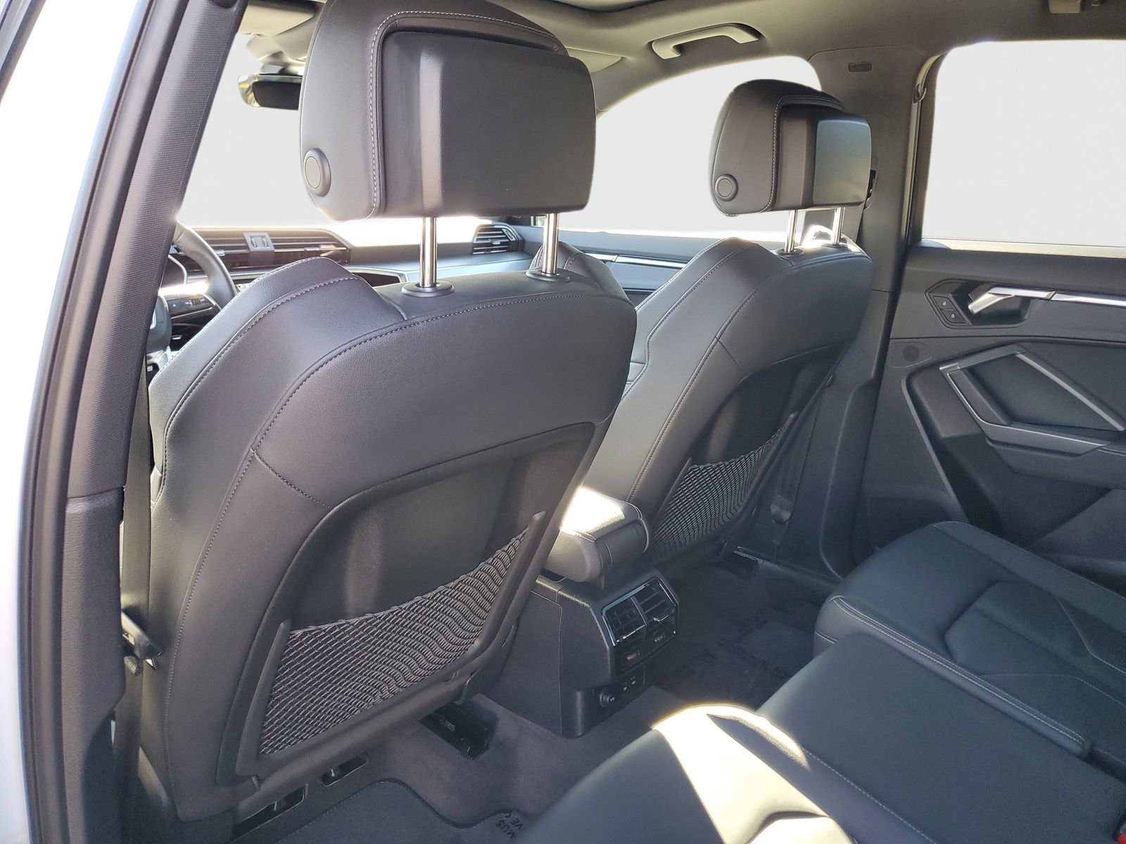 Used 2025 Audi Q3 2.0T Premium w/ Black Optic Sport Package image 13