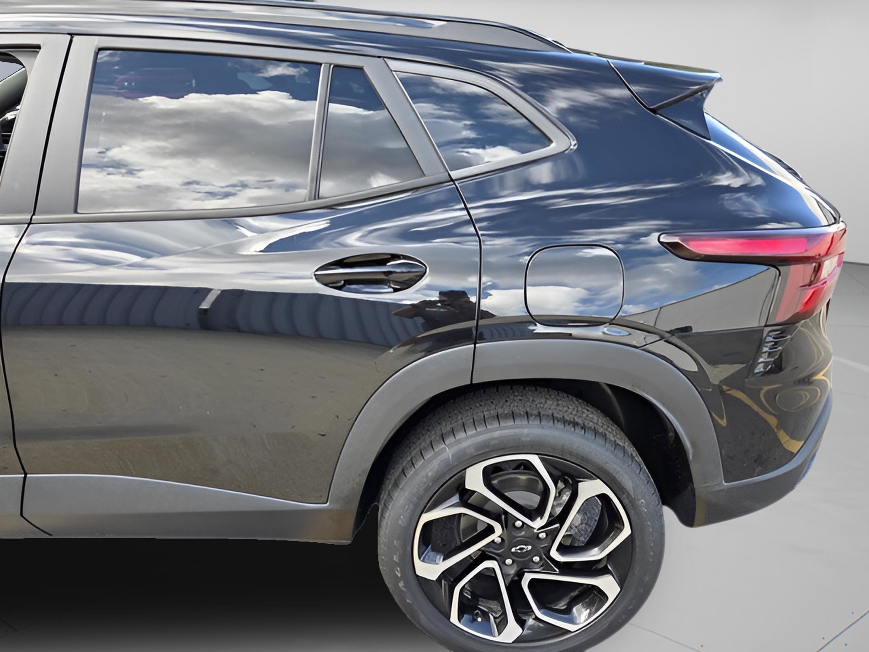 Used 2024 Chevrolet Trax RS image 31