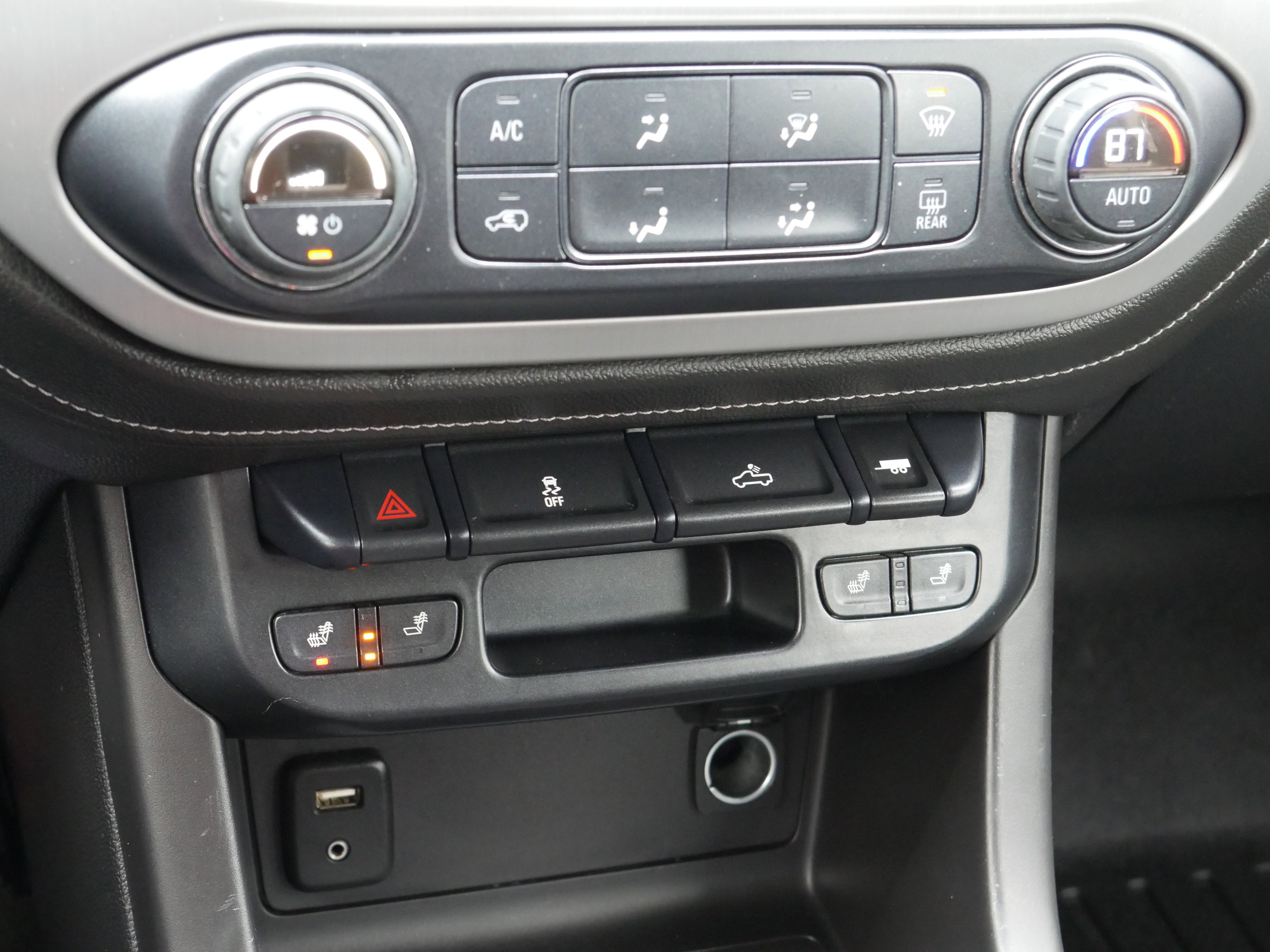 Used 2015 GMC Canyon SLT image 12