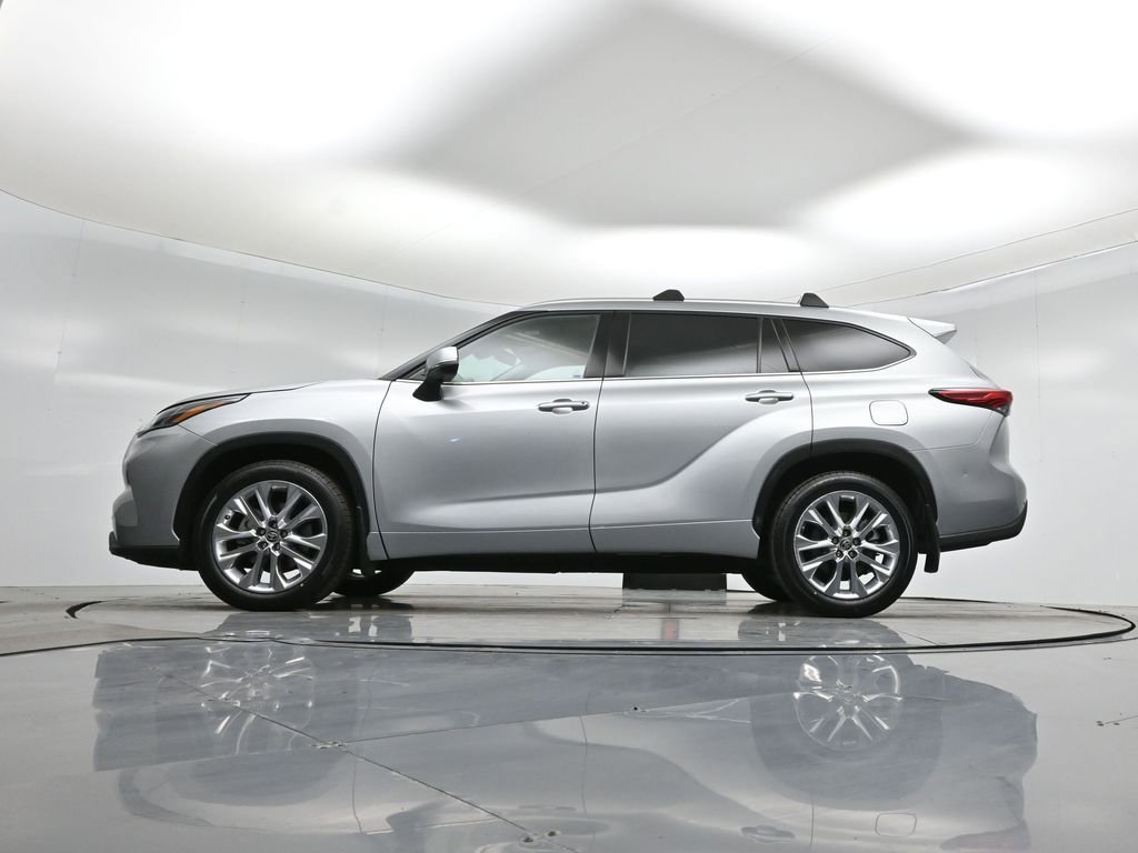 Used 2022 Toyota Highlander Limited image 8