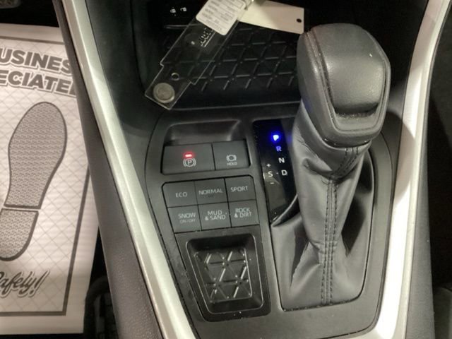 Used 2025 Toyota RAV4 XLE AWD/4WD image 18