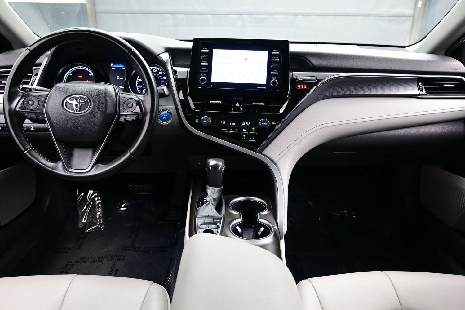 Used 2022 Toyota Camry SE FWD image 16