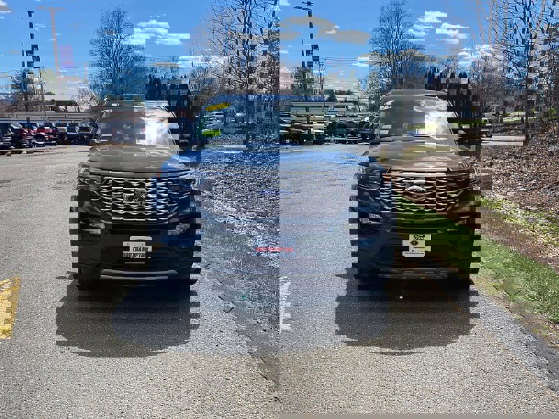 Used 2023 Ford Explorer Platinum w/ Technology Package image 2