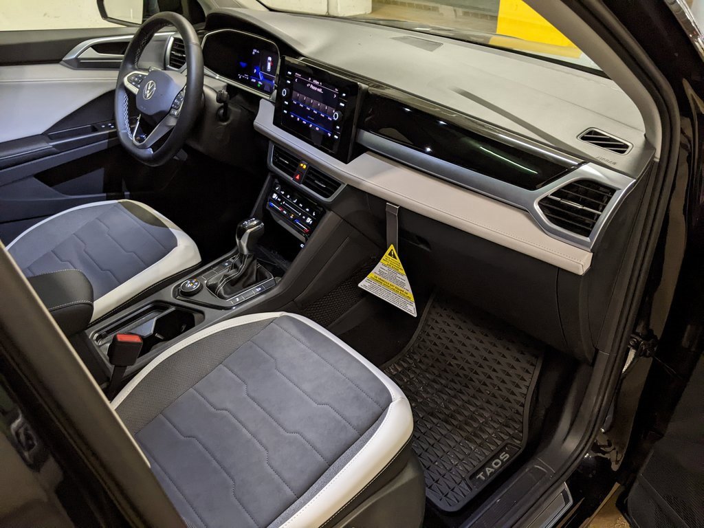 New 2025 Volkswagen Taos SE image 21