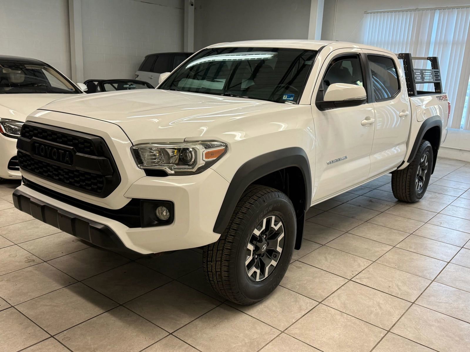 Used 2017 Toyota Tacoma TRD Off-Road w/ Tow Package (A/T) image 3