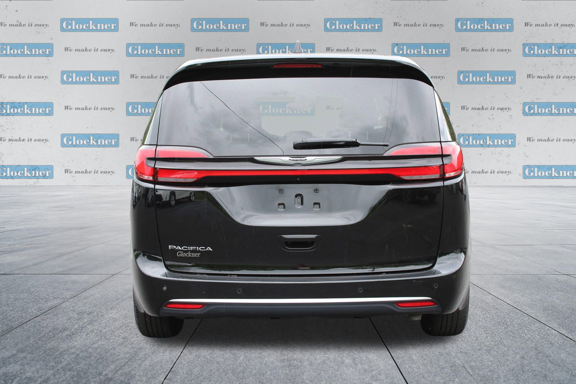 Used 2024 Chrysler Pacifica Touring-L FWD image 7