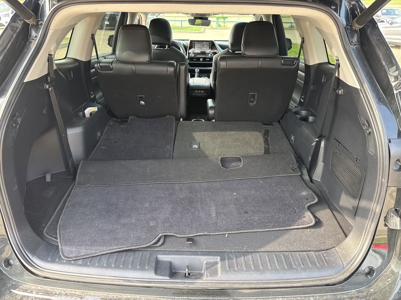 Used 2021 Toyota Highlander XLE FWD image 10
