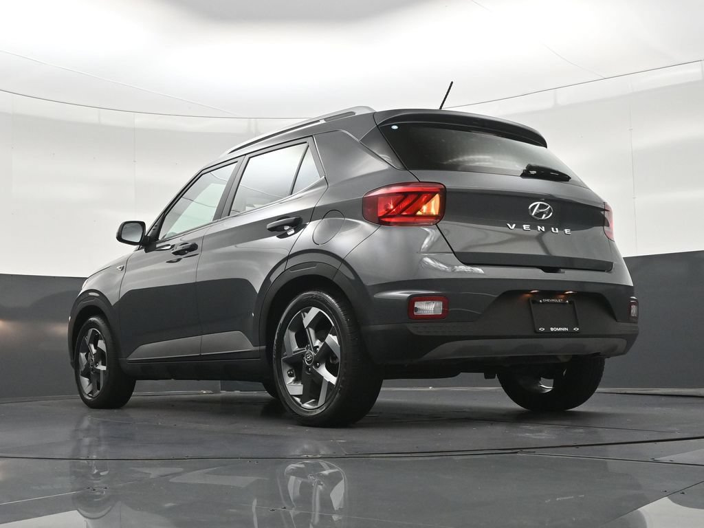 Used 2024 Hyundai Venue SEL FWD image 25