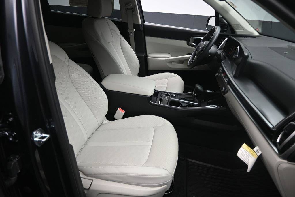 Used 2025 Kia Sorento S FWD image 27